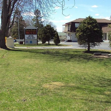 双峰汽车旅馆 Napanee 外观 照片