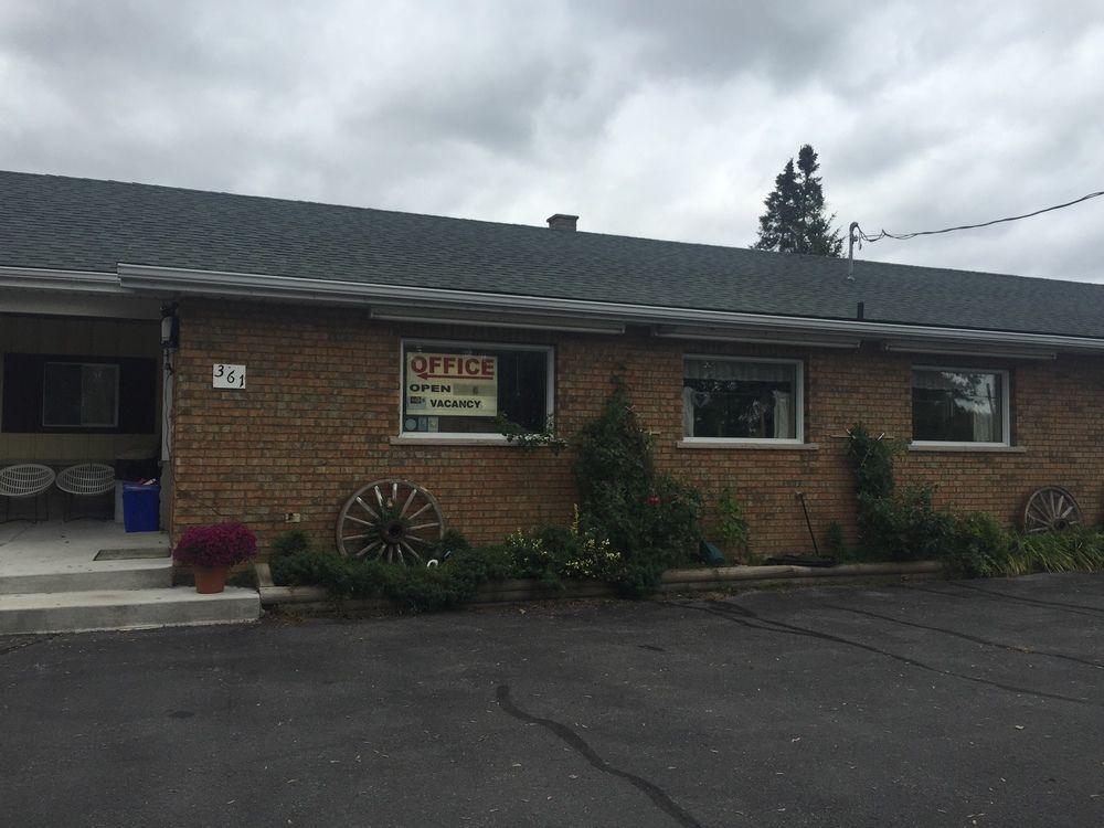 双峰汽车旅馆 Napanee 外观 照片