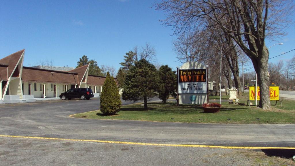 双峰汽车旅馆 Napanee 外观 照片